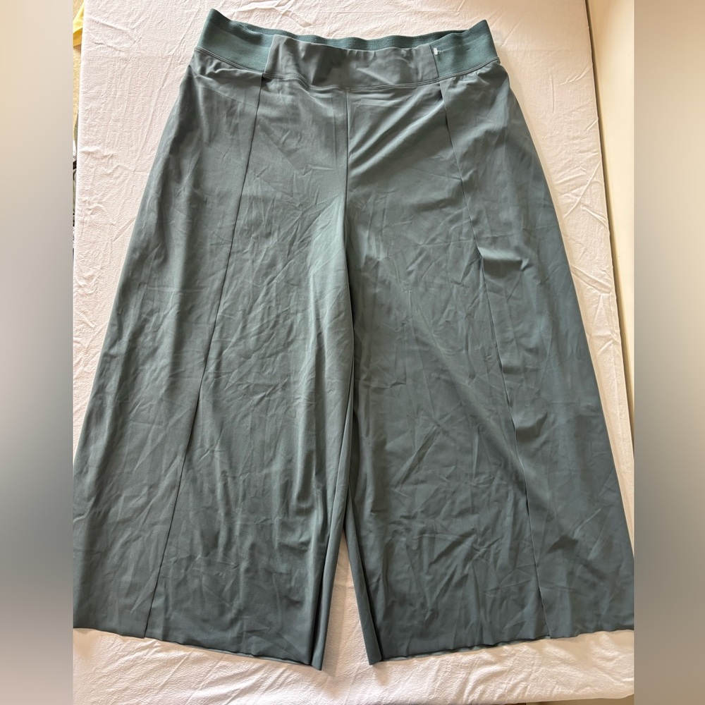 Athleta Cosmic Wrap Wide-Leg Capri Pants Size 16